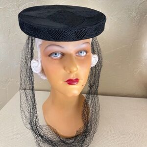 REFINED 1940s' BLACK CORDE/FELT TILT HAT WITH FLAT CROWN, BACK CAP  & VEILING